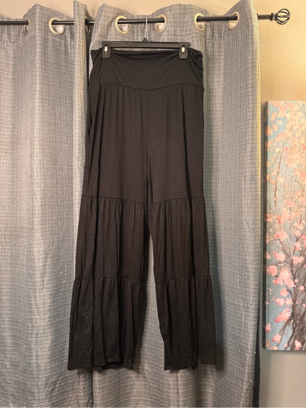 HEIMISH USA Black Tiered Wide-Leg Lounge Pants